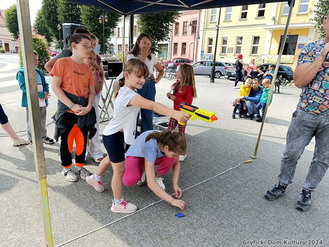 WAKACJE 2024 Z GDK – „BAW SIĘ RAZEM Z NAMI” – GRY I ZABAWY PRZY MUZYCE Z ANIMATORAMI