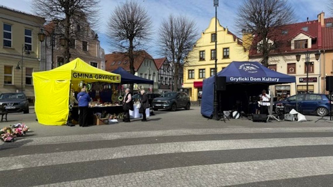 Wielkanocny kiermasz ożywił Plac Zwycięstwa w Gryficach