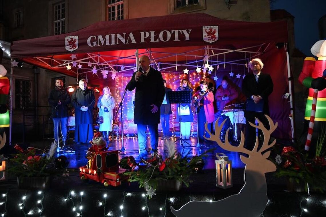 Wigilia Miejska po raz pierwszy na dziedzińcu Nowego Zamku w Płotach