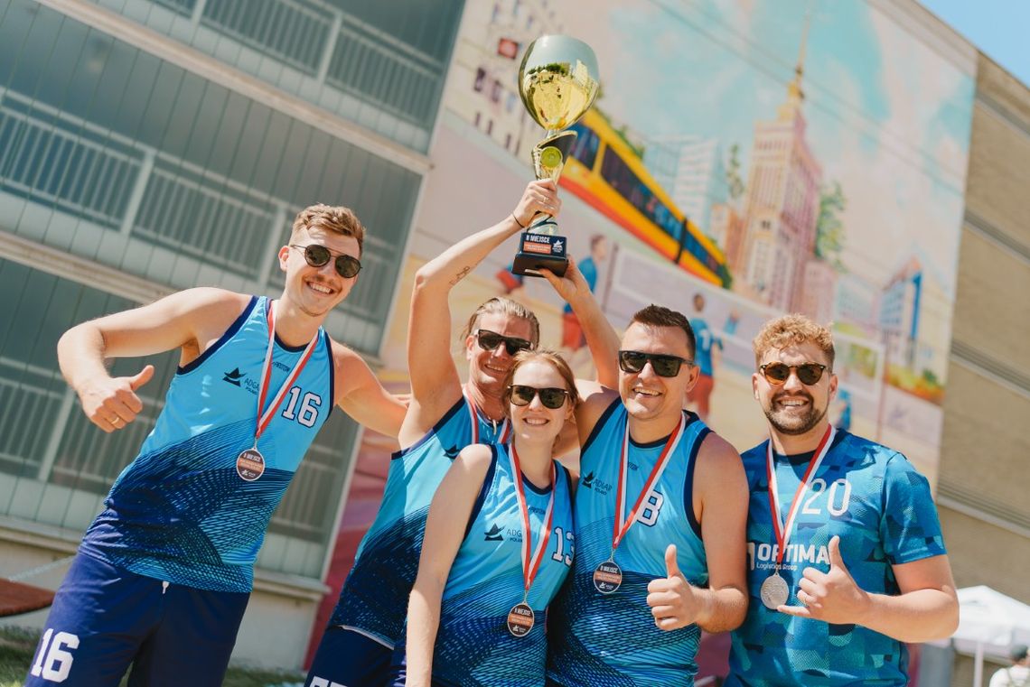 Work-life balance w praktyce – Adgar Poland otwiera boisko do siatkówki plażowej