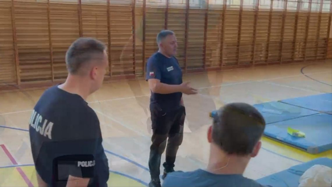 Wspólne Ćwiczenia Mundurowych z Trzebiatowa z Ratownikiem Medycznym Panem Arturem Wójcikiem.