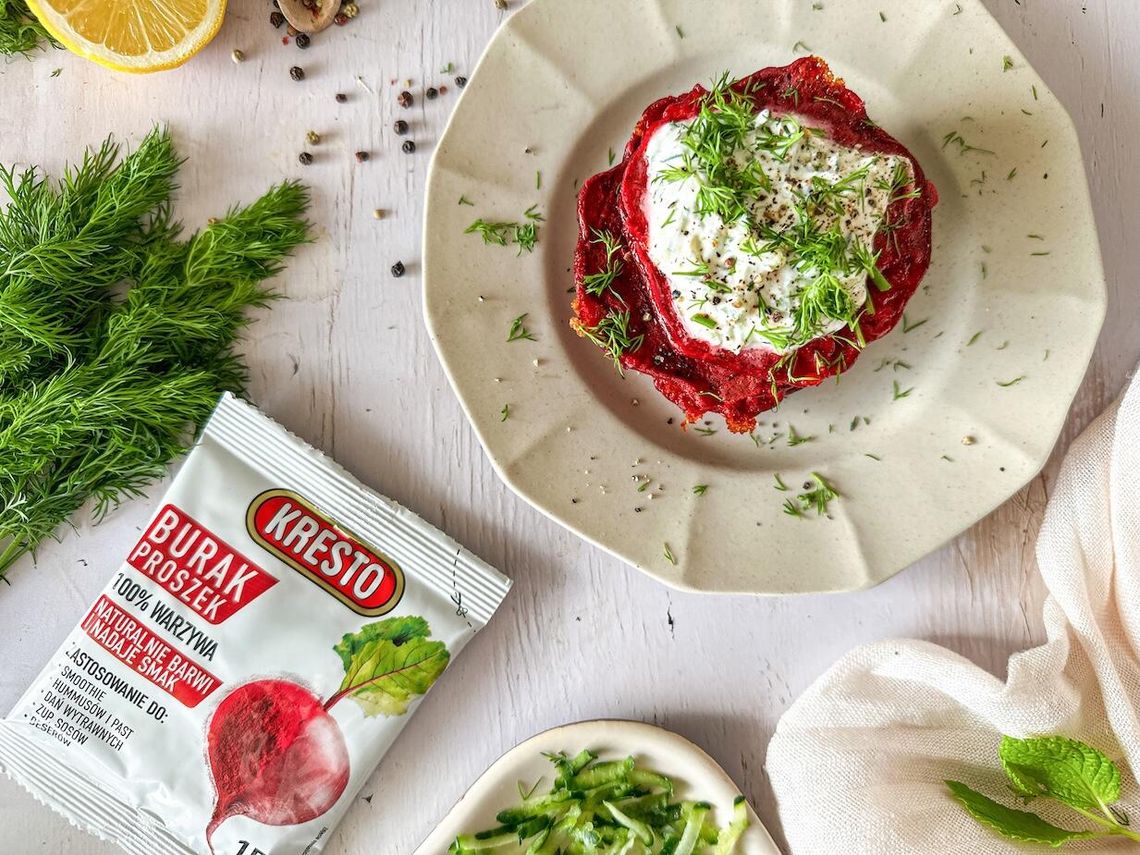 Wysokobiałkowe placuszki buraczane z serka wiejskiego z tzatziki