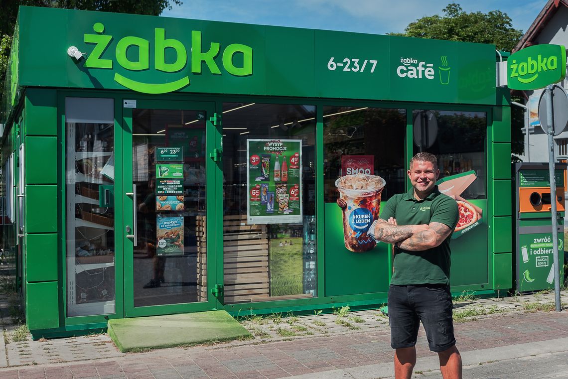 Żabka na wakacjach. Sieć z rekordową liczbą sklepów sezonowych