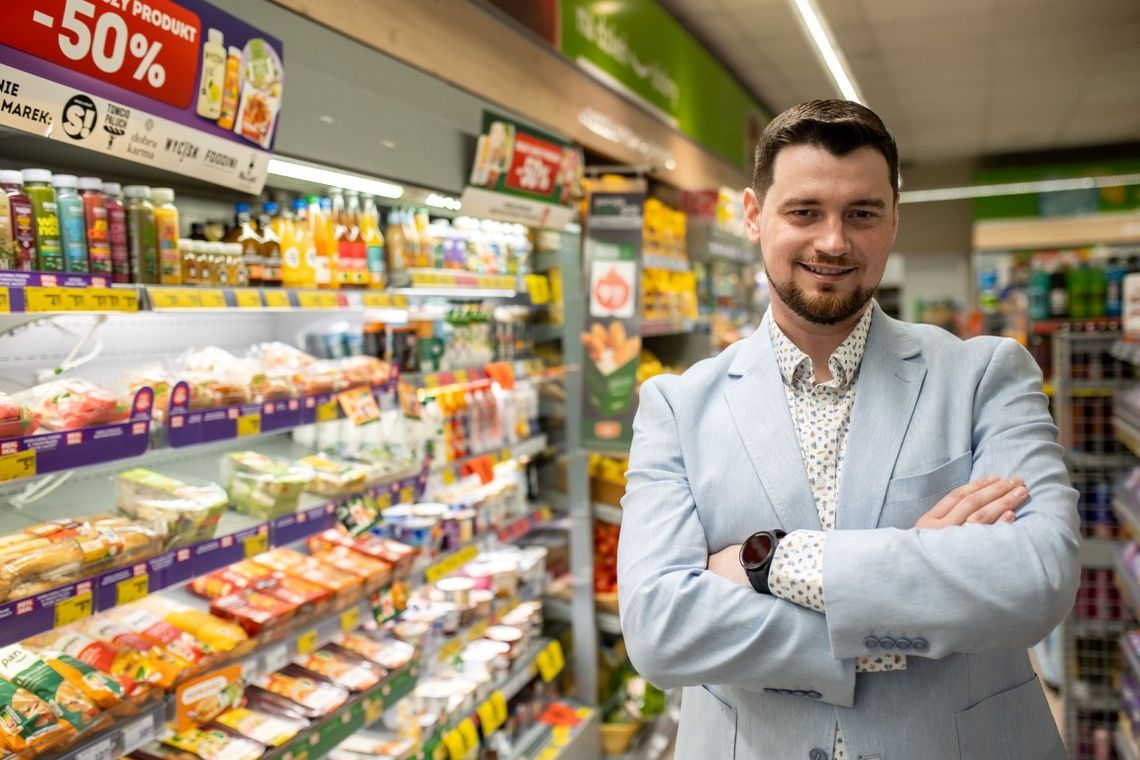 Żabka rozwija wsparcie dla obcokrajowców – nowa rola w strukturach sieci