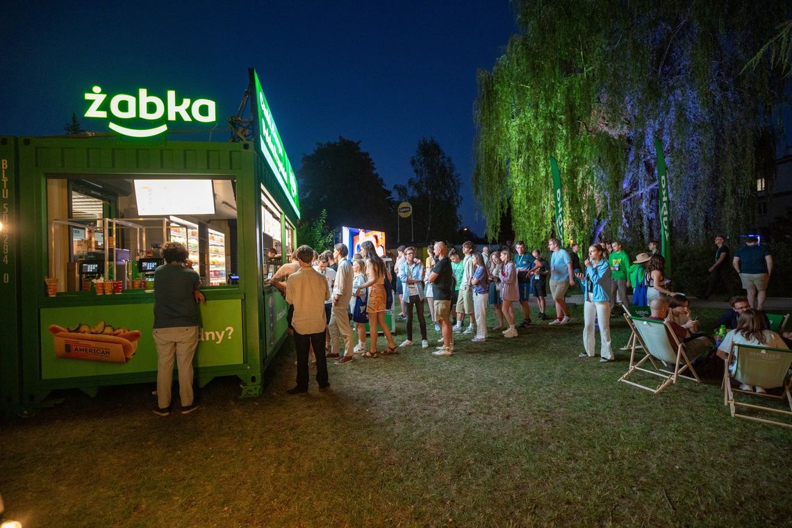 Żabka w trasie! Pierwszy food truck sieci na letnich wydarzeniach