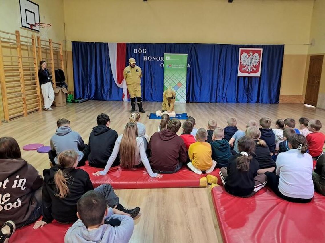 Zachodniopomorska akcja „Odblask ratuje życie” – wspólne działania KRUS, Policji i OSP na rzecz bezpieczeństwa najmłodszych Zachodniopomorska akcja „Odblask ratuje życie” – wspólne działania KRUS, Policji i OSP na rzecz bezpieczeństwa najmłodszych