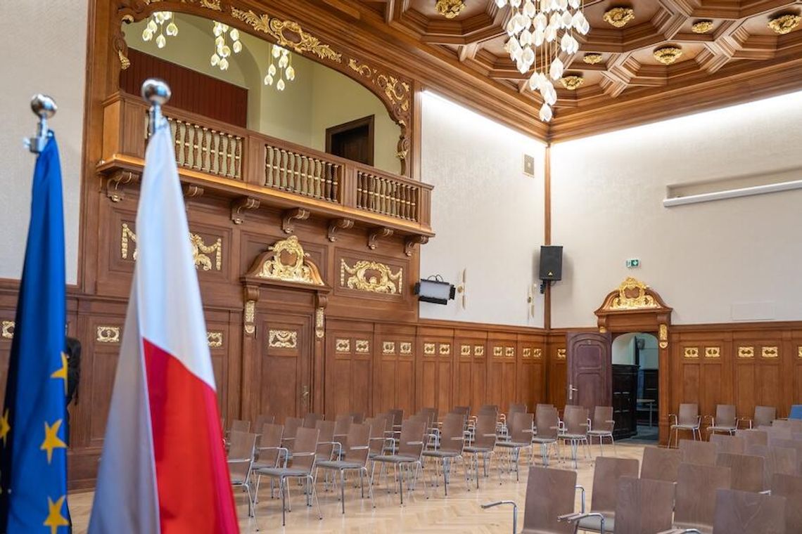 Zakończyły się prace remontowe w największej sali konferencyjnej Zachodniopomorskiego Urzędu Wojewódzkiego w Szczecinie Zakończyły się prace remontowe w największej sali konferencyjnej Zachodniopomorskiego Urzędu Wojewódzkiego w Szczecinie