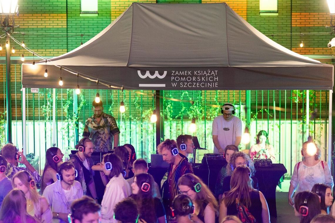 Zamkowe Tarasy znów zamienią się w taneczny parkiet. Przed nami kolejna odsłona Silent Disco