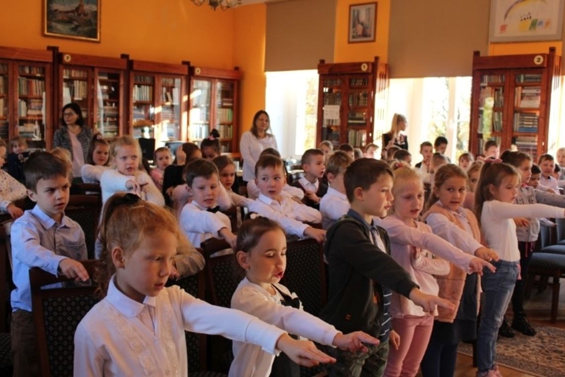 Zaproszenie do biblioteki-Pasowanie na Czytelnika 