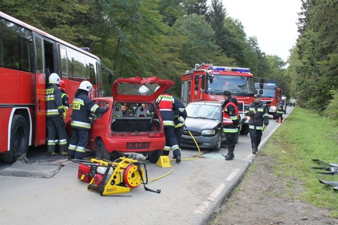 Zderzenie autobusu i samochodów osobowych na krajowej S6 - To na szczęście ćwiczenia…