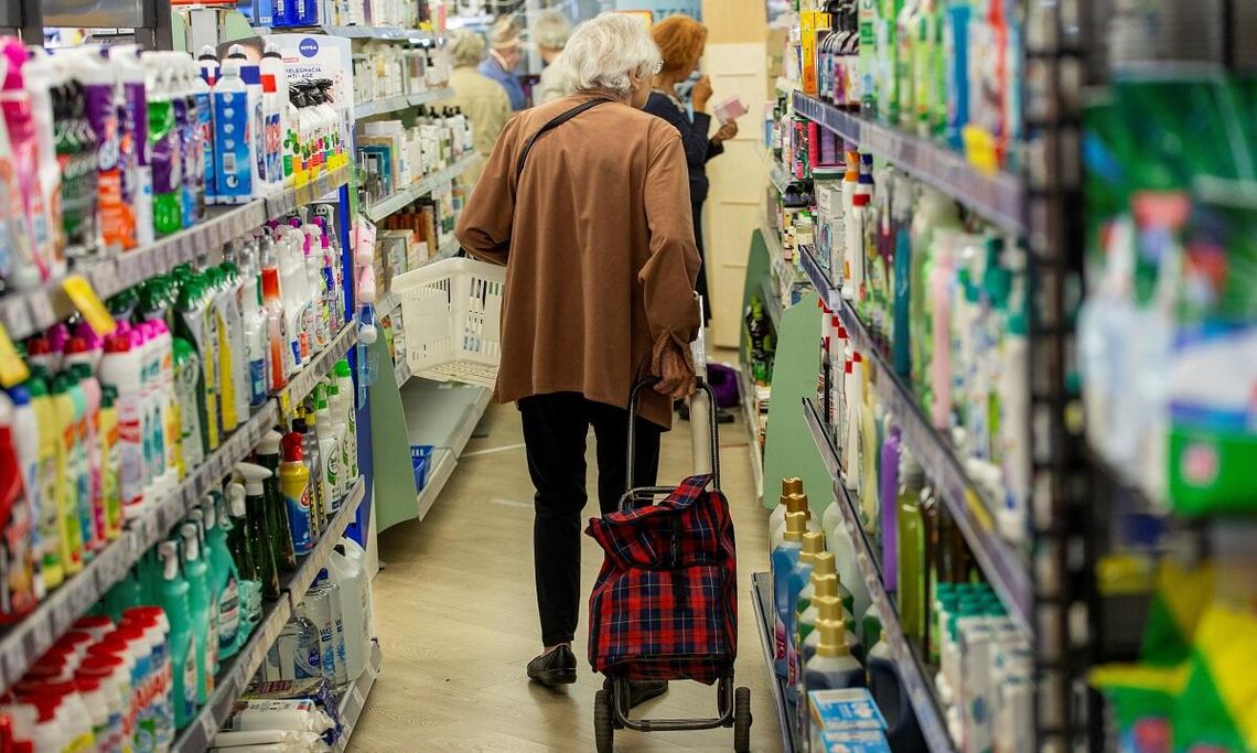 Zmiana „liderów drożyzny” w sklepach. Obecnie tłuszcze i chemia gosp. najbardziej drenują portfele Polaków