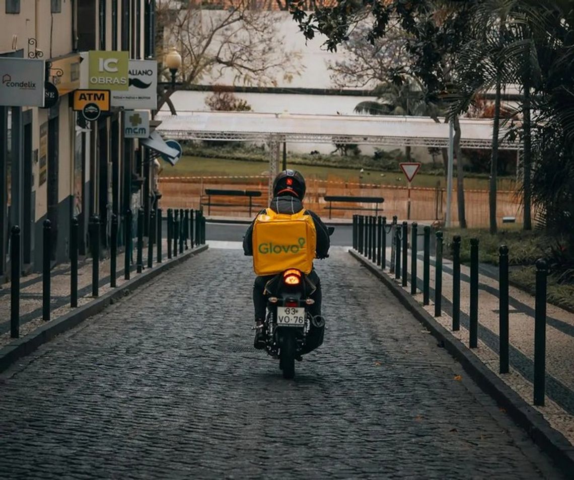 Zmiana pracy po czterdziestce? Dzięki aplikacjom przewozowym to łatwiejsze niż myślisz!
