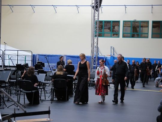 Zespół Pieśni i Tańca Śląsk w Rega Arenie