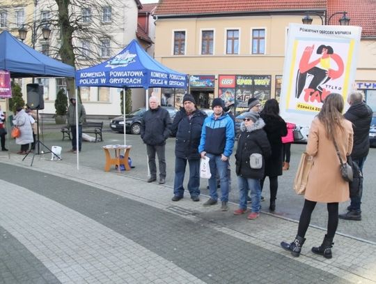 Gryfice: Protest w formie tańca Nazywam się Miliard...